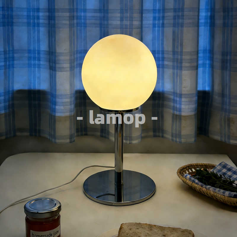 Decor Lighting Table Lamps - Lampa stołowa z mlecznobiałą, chromowaną podstawą,